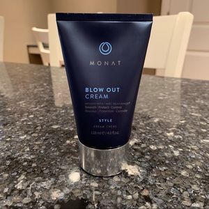 Monat Blow Out Cream